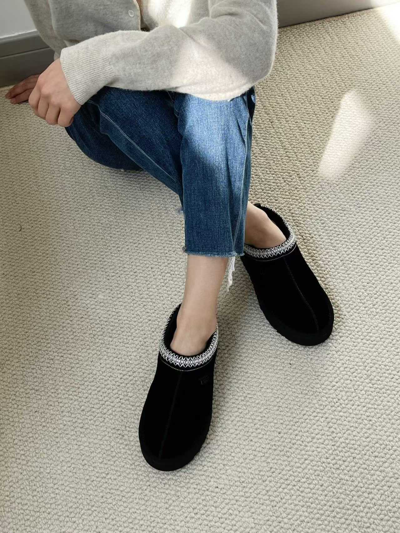 Tassie Platform Slippers Black